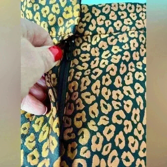 KATE SPADE - Jacquard Contemporary Cheetah Print Size 4 Pants. - Picture 2 of 12